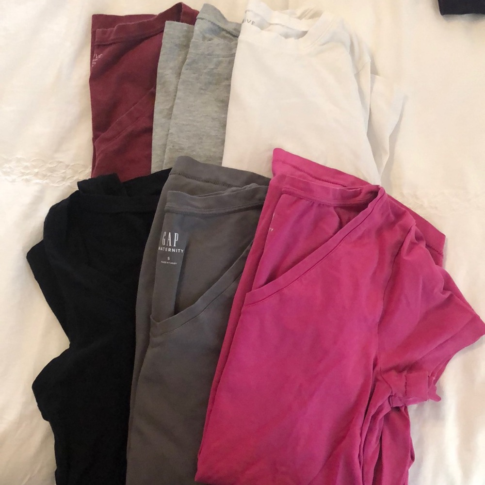 Lot of 6 fitted maternity tees (long sleeve, short sleeve & tank) from Gap